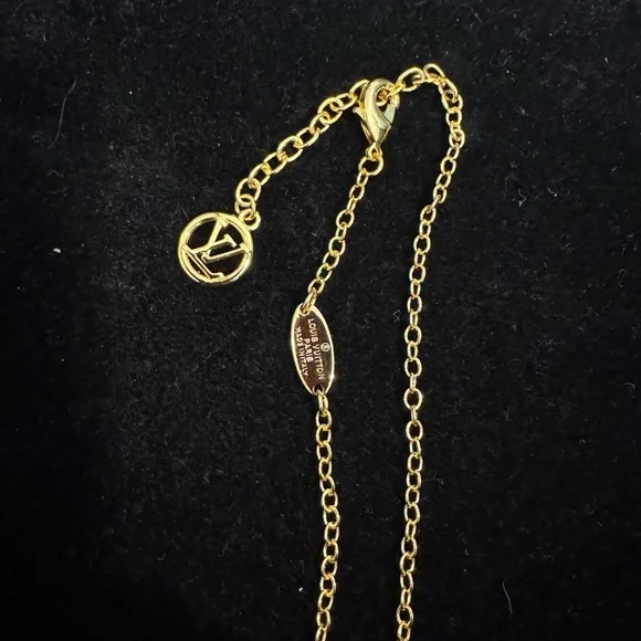 Louis Vuitton Gold Necklace with Crystal Details - Picture 8 of 8
